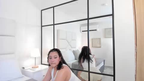 naomycambels online show from June 11, 7:12 pm