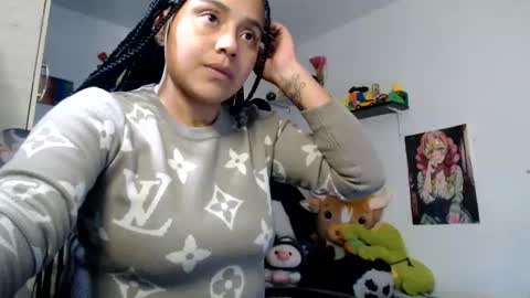naomylux1 online show from June 12, 7:57 pm