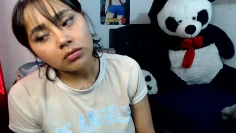 naomylux1 online show from June 18, 7:29 pm