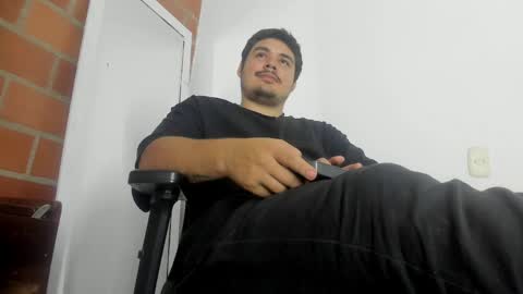 Snapshot of narciso_kh chatting on April 1, 6:47 am deibyd online show from April 1, 6:47 am