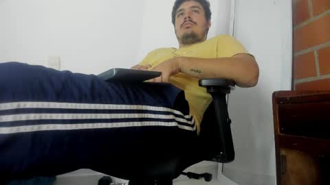 Snapshot of narciso_kh chatting on April 12, 3:06 pm deibyd online show from April 12, 3:06 pm