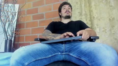 Snapshot of narciso_kh chatting on April 22, 7:22 am deibyd online show from April 22, 7:22 am
