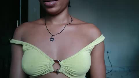 bella online show from December 23, 9:51 am