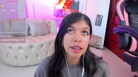 Snapshot of nataasha___ chatting on December 23, 9:49 am NATASHA online show from December 23, 9:49 am