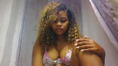 Snapshot of natachazz chatting on March 22, 12:03 am natachazz online show from March 22, 12:03 am