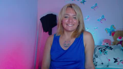 Snapshot of natalia_33 chatting on February 16, 7:04 am Natalia online show from February 16, 7:04 am