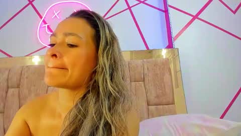 natalia_lopezz online show from March 12, 7:38 pm