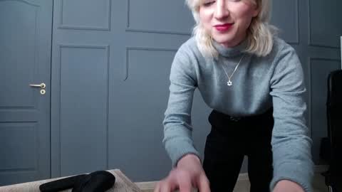Snapshot of natalie_bitton chatting on December 7, 11:07 am Natalie online show from December 7, 11:07 am