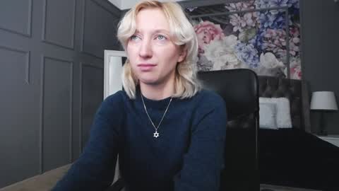 Snapshot of natalie_bitton chatting on December 8, 7:58 am Natalie online show from December 8, 7:58 am