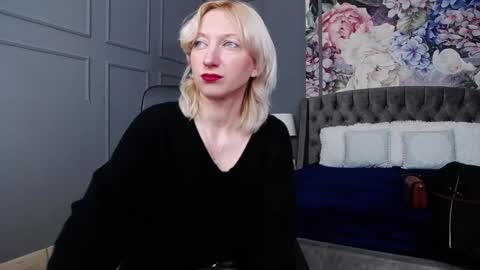 Snapshot of natalie_bitton chatting on December 13, 7:58 am Natalie online show from December 13, 7:58 am