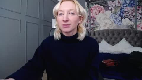 Snapshot of natalie_bitton chatting on December 20, 10:27 am Natalie online show from December 20, 10:27 am