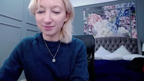 Snapshot of natalie_bitton chatting on December 22, 7:11 am Natalie online show from December 22, 7:11 am