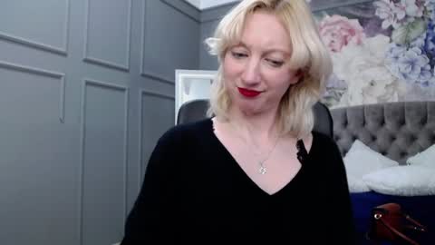 Snapshot of natalie_bitton chatting on December 23, 9:05 am Natalie online show from December 23, 9:05 am