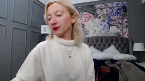 Snapshot of natalie_bitton chatting on December 24, 7:39 am Natalie online show from December 24, 7:39 am