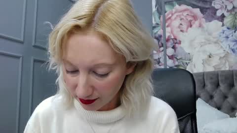 Snapshot of natalie_bitton chatting on December 24, 10:44 am Natalie online show from December 24, 10:44 am