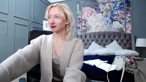 Snapshot of natalie_bitton chatting on December 25, 7:14 am Natalie online show from December 25, 7:14 am