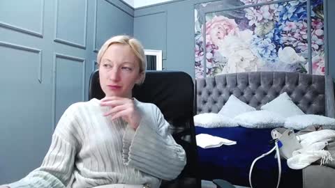Snapshot of natalie_bitton chatting on December 29, 6:14 am Natalie online show from December 29, 6:14 am