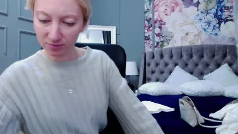 Snapshot of natalie_bitton chatting on December 29, 9:17 am Natalie online show from December 29, 9:17 am