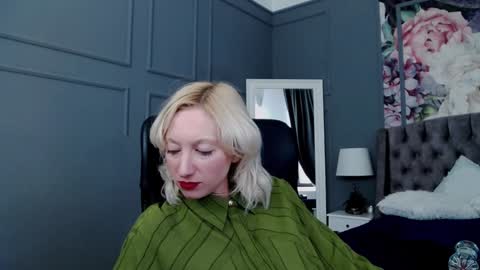 Snapshot of natalie_bitton chatting on December 30, 10:43 am Natalie online show from December 30, 10:43 am