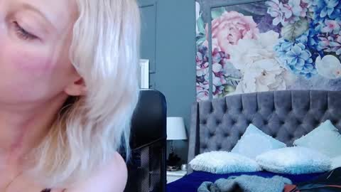 Snapshot of natalie_bitton chatting on January 1, 7:41 am Natalie online show from January 1, 7:41 am