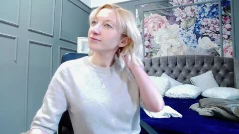 Snapshot of natalie_bitton chatting on January 2, 7:23 am Natalie online show from January 2, 7:23 am