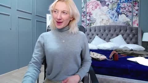 Snapshot of natalie_bitton chatting on January 3, 7:06 am Natalie online show from January 3, 7:06 am
