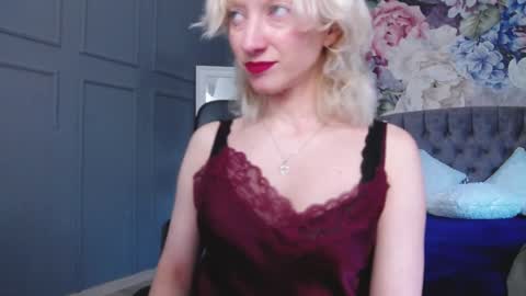 Snapshot of natalie_bitton chatting on January 18, 8:31 am Natalie online show from January 18, 8:31 am
