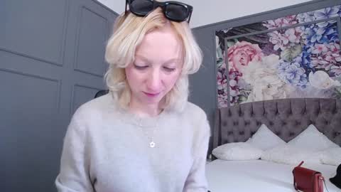 Snapshot of natalie_bitton chatting on January 19, 9:55 am Natalie online show from January 19, 9:55 am