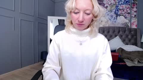 Snapshot of natalie_bitton chatting on January 21, 7:47 am Natalie online show from January 21, 7:47 am
