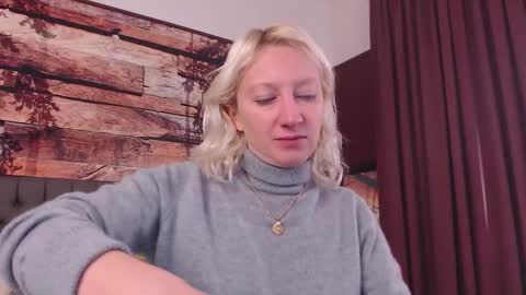 Snapshot of natalie_bitton chatting on November 16, 12:44 pm Natalie online show from November 16, 12:44 pm