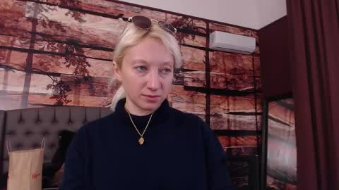 Snapshot of natalie_bitton chatting on November 21, 11:42 am Natalie online show from November 21, 11:42 am