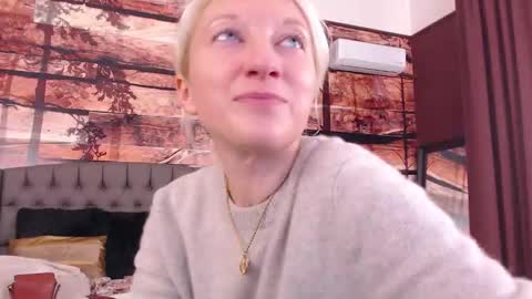 Snapshot of natalie_bitton chatting on November 24, 11:54 am Natalie online show from November 24, 11:54 am