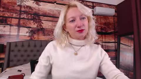 Snapshot of natalie_bitton chatting on December 14, 11:59 am Natalie online show from December 14, 11:59 am