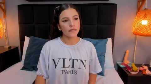 Snapshot of natalie_esmith chatting on November 12, 11:43 am N A T A L I E online show from November 12, 11:43 am