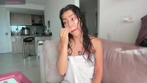 Snapshot of natalie_jaensen chatting on June 22, 1:19 pm online show from June 22, 1:19 pm