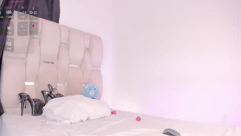 Snapshot of natalie_paris chatting on October 14, 6:36 am  Natalie   online show from October 14, 6:36 am