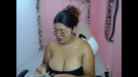 Snapshot of natalie_tits1 chatting on October 23, 6:50 pm natalie_tits1 online show from October 23, 6:50 pm