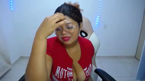 Snapshot of natalie_tits1 chatting on December 4, 6:01 am natalie_tits1 online show from December 4, 6:01 am