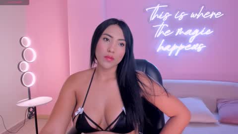 Snapshot of natalielewis_ chatting on February 23, 11:40 am Natalie Lewis online show from February 23, 11:40 am