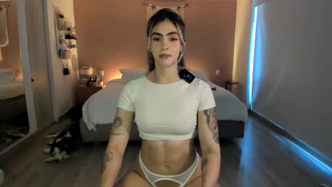 Snapshot of nataly_05 chatting on April 23, 10:01 pm anatalybee online show from April 23, 10:01 pm