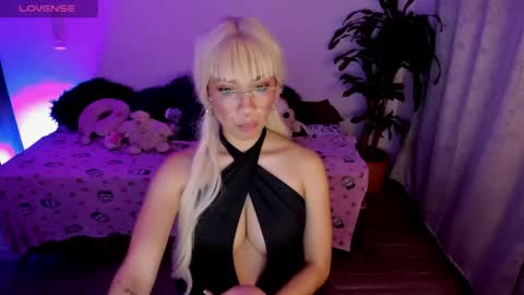 Snapshot of nataly_29 chatting on April 17, 2:03 am MissNatis online show from April 17, 2:03 am