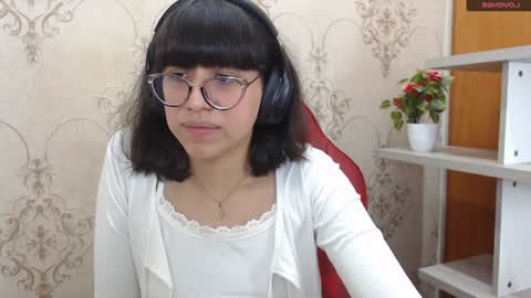 Snapshot of nataly_cloud chatting on December 10, 12:27 pm N A T A L Y online show from December 10, 12:27 pm