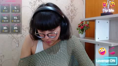 Snapshot of nataly_cloud chatting on December 17, 1:27 pm N A T A L Y online show from December 17, 1:27 pm
