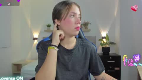 Snapshot of nataly_rodri chatting on February 15, 1:57 am Nataly online show from February 15, 1:57 am
