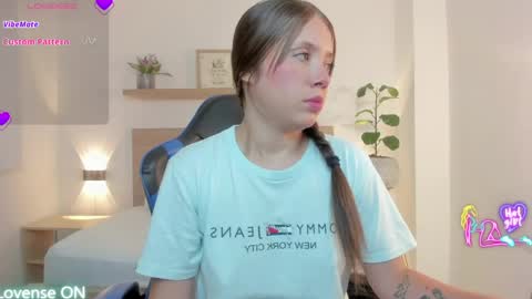 Snapshot of nataly_rodri chatting on March 24, 1:54 am Nataly online show from March 24, 1:54 am