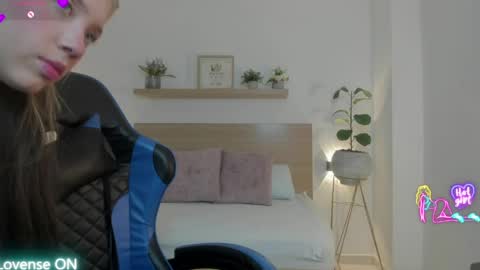 Snapshot of nataly_rodri chatting on April 5, 2:20 am Nataly online show from April 5, 2:20 am