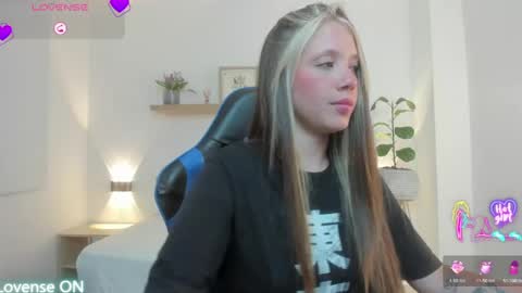 Snapshot of nataly_rodri chatting on April 21, 2:04 am Nataly online show from April 21, 2:04 am