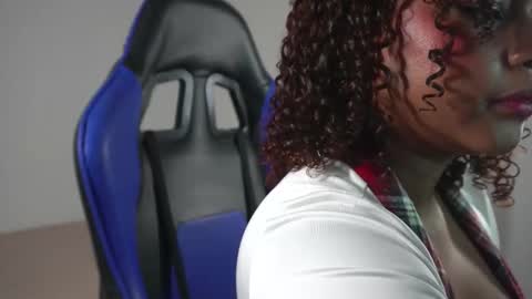 Naty online show from December 18, 2:06 am