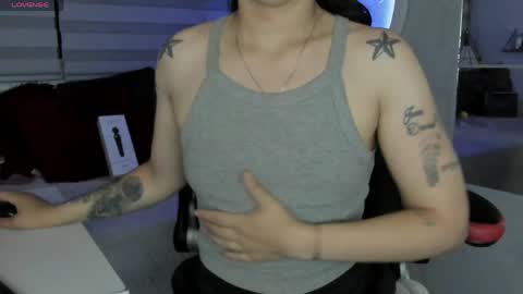Snapshot of natasha__logan chatting on April 6, 3:37 am Natasha online show from April 6, 3:37 am