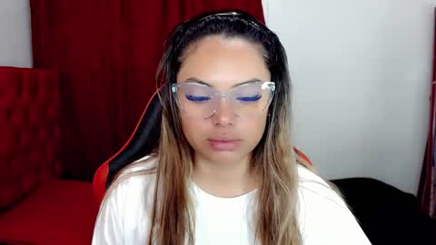 Snapshot of natasha__magics chatting on March 25, 3:01 am natasha__magics online show from March 25, 3:01 am